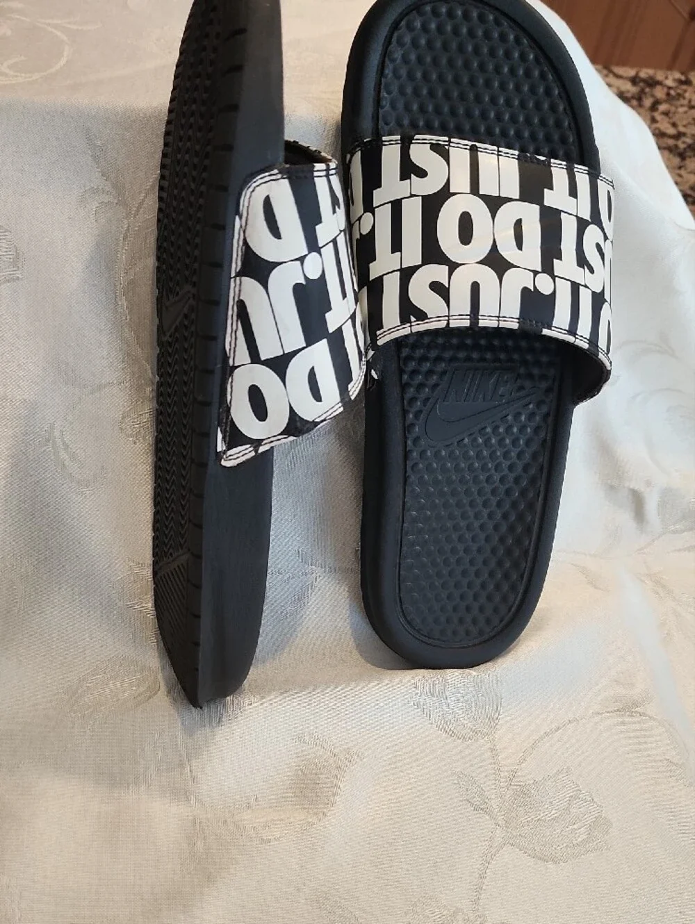 Nike Black & White 'Just Do It' Slide Sandals - Fantastic Condition- Size 9 [V1]